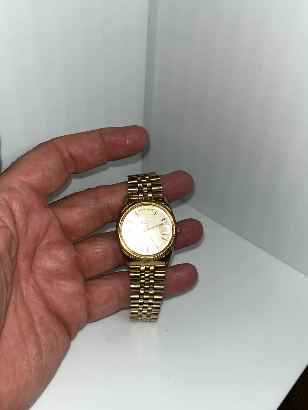 Elgin Presidential FC400 Day/Date Qtz: Men's Watch Scratched Crystal New Battery